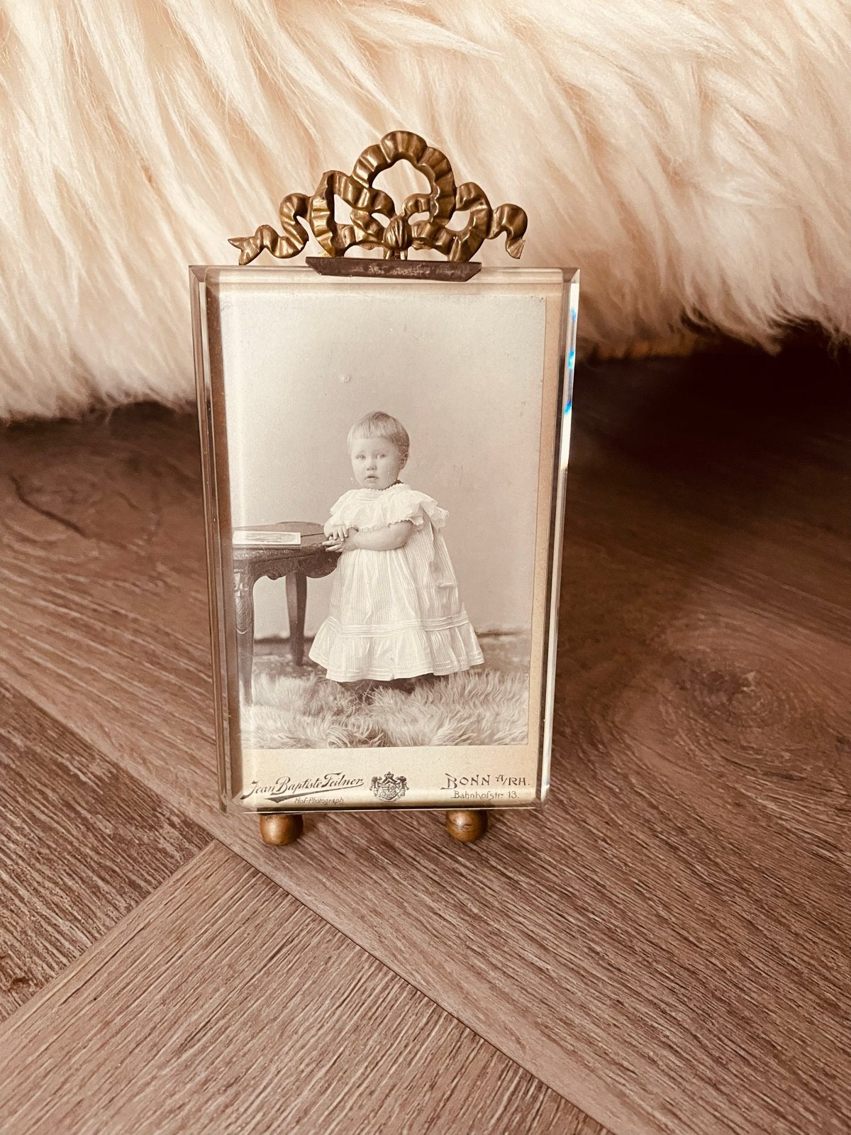 Antiek Frans fotolijstje met strikdetail, Antiek en Kunst, Antiek | Woonaccessoires, Ophalen of Verzenden