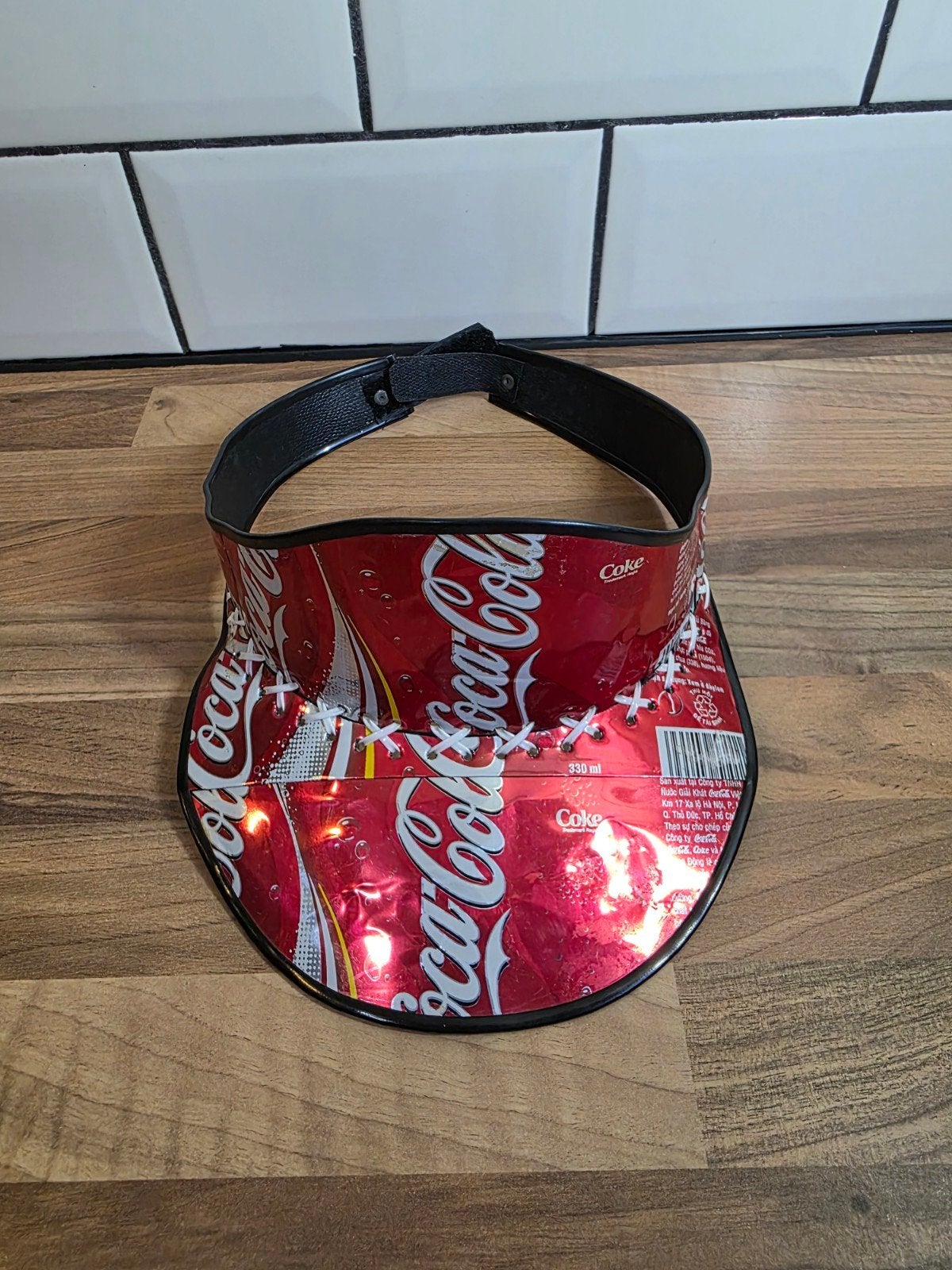 Unieke Coca-Cola pet van gerecyclede blikjes, Verzamelen, Ophalen of Verzenden, Gebruikt, Gebruiksvoorwerp