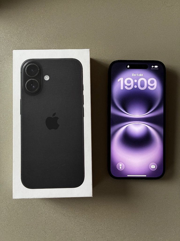 Foto 2 van Apple iPhone 16 256GB met nieuwe originele batterij (100%)