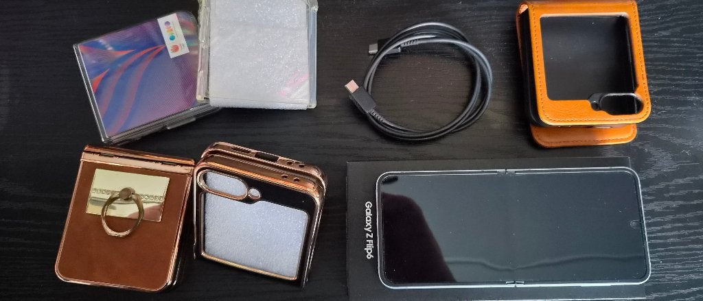 Foto 6 van Samsung Galaxy Z Flip6 zo goed als nieuw + 5 hoesjes