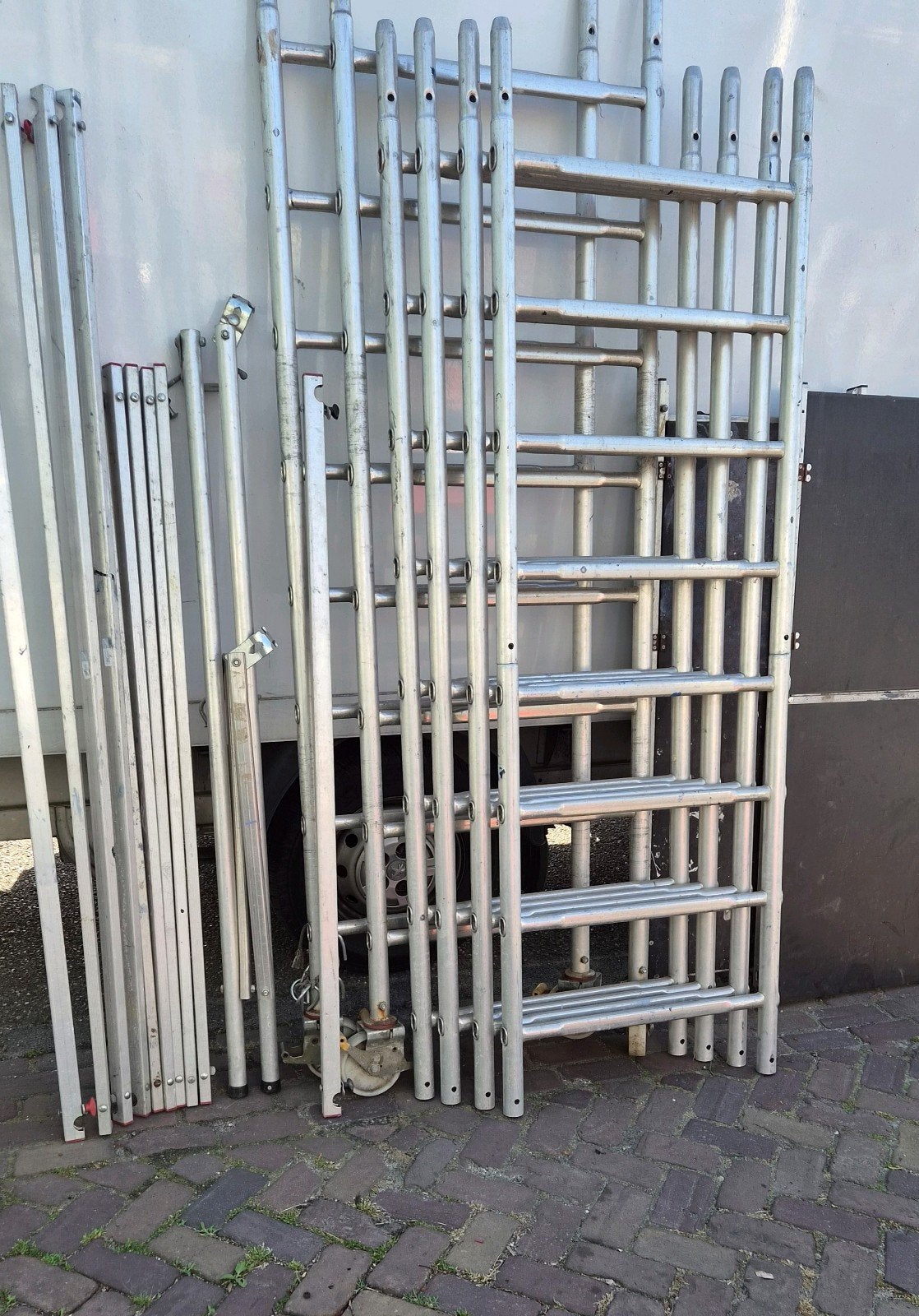 Te koop aluminium rolsteiger Werkhoogte 7.20 mtr, Doe-het-zelf en Verbouw, Steigers, Ophalen of Verzenden, Rolsteiger of Kamersteiger