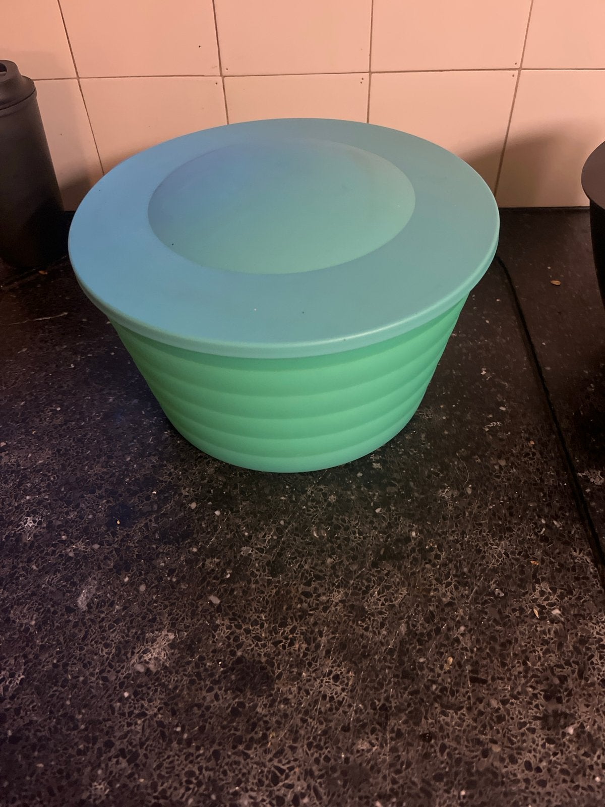 Tupperware Sla Centrifuge - Groen/Blauw, Gebruikt, Overige typen, Ophalen of Verzenden, Met deksel