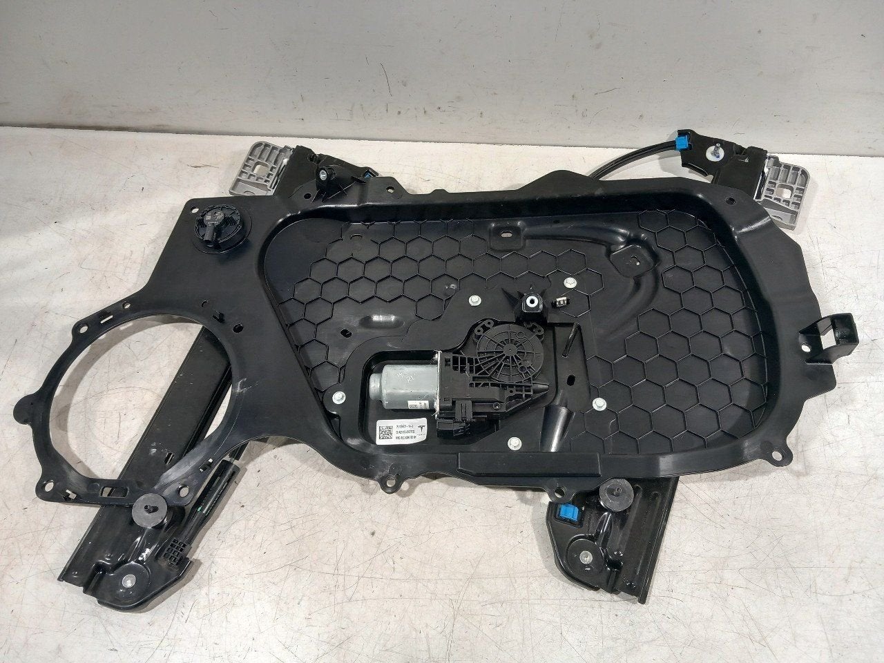 Raammechaniek elektrisch rechts voor Tesla Model 3, Auto-onderdelen, Onderdelen@venauto.nl, Van der Ven Autorecycling B.V., Gebruikt