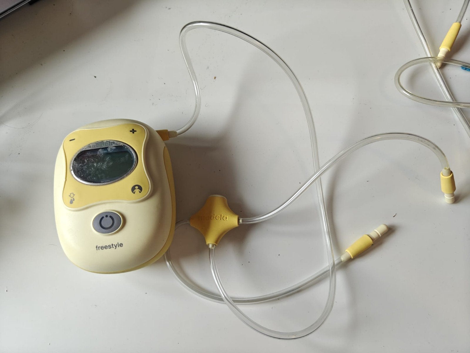 Medela freestyle kolf twee slangen, adapter zonder kolfset, Ophalen of Verzenden, Gebruikt, Borstkolf