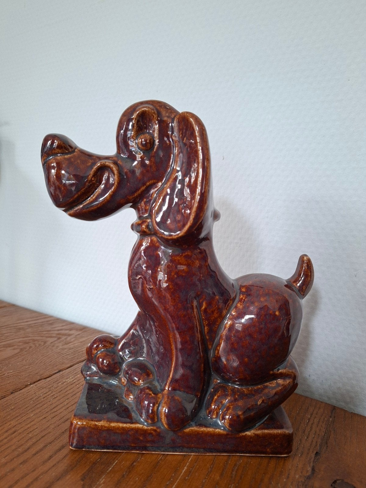 Vintage keramieken beeldje van een hond cartoonesk ontwerp., Ophalen of Verzenden