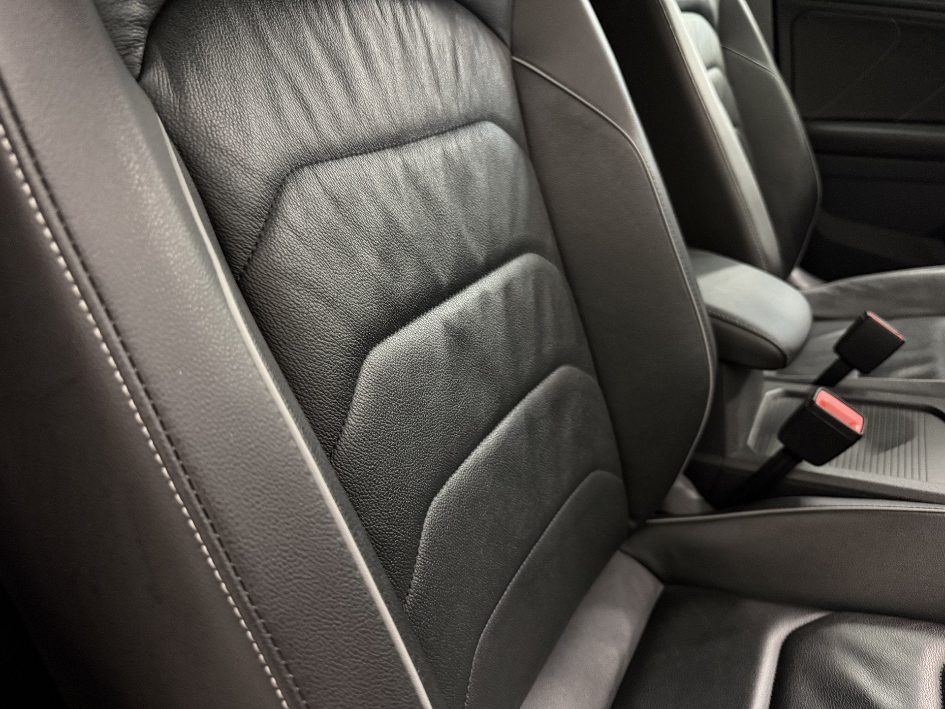 Foto 46 van Volkswagen Tiguan 2.0 TSI 4Motion 3x R-Line BLACK PANO/VOL-L