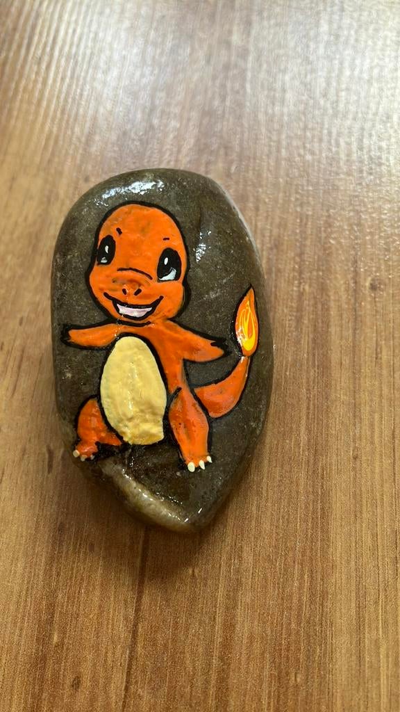 Beschilderde steen pokemon, Hobby en Vrije tijd, Schilderen, Ophalen of Verzenden, Zo goed als nieuw