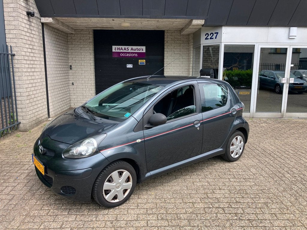 Toyota Aygo 1.0-12V Cool / 5 DEURS / ZUINIG / KM+NAP / METAL, Auto's, Toyota, Voorwielaandrijving, Euro 5, Stof, Gebruikt