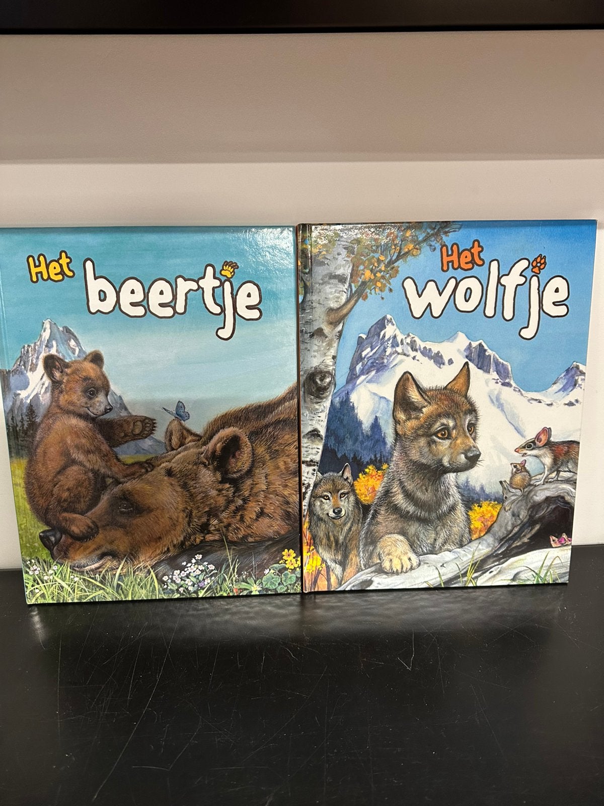Het Beertje en het Wolfje samen 2 euro, Ophalen of Verzenden, Zo goed als nieuw, Fictie algemeen