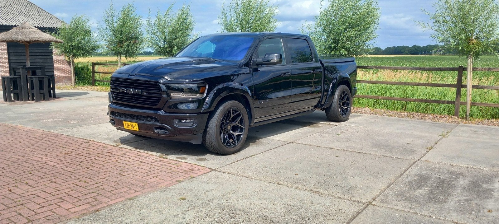 Dodge Ram 1500  5.7 V8 Hemi  4X4  2021, Auto diversen, Schadeauto's, Dodge, Automaat, LPG, Overige carrosserieën, Zwart, Ophalen