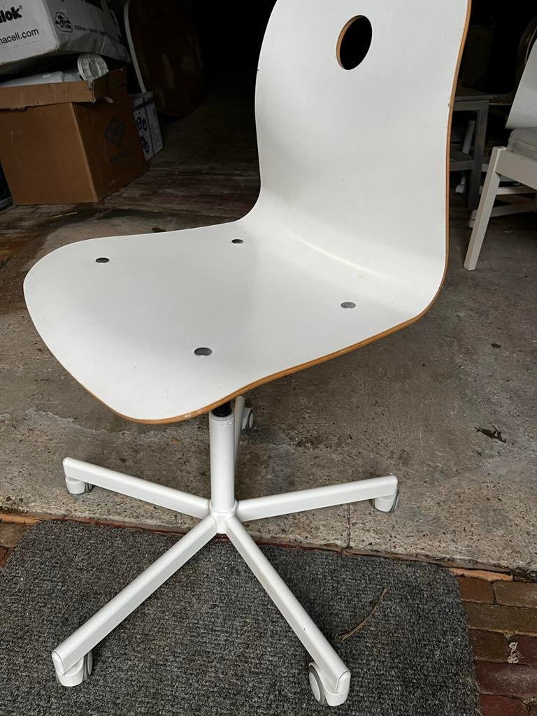 2 st. Witte Bureaustoelen op Wielen - Kantoor/Keukenstoel, Huis en Inrichting, Bureaustoelen, Ophalen, Gebruikt, Wit, Bureaustoel