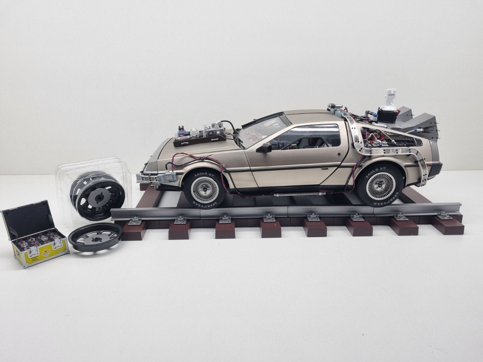 1:8 Eaglemoss DeLorean DMC-12
Inc Rails Back To The Future, Ophalen, Zo goed als nieuw, 1:5 t/m 1:8, Auto