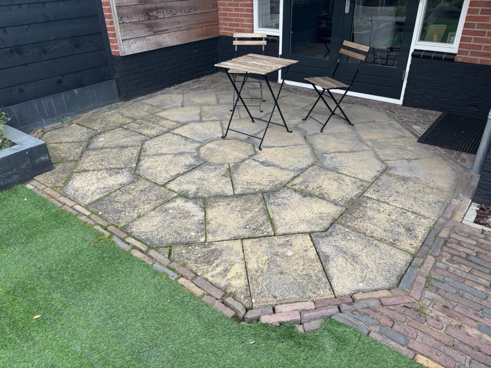 Gratis af te halen: terrastegels, waaltjes, opsluitbanden, Ophalen, Gebruikt, Beton, Klinkers