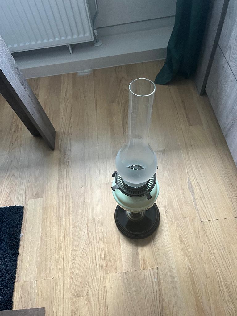 Antiek petroleum lamp, Ophalen of Verzenden