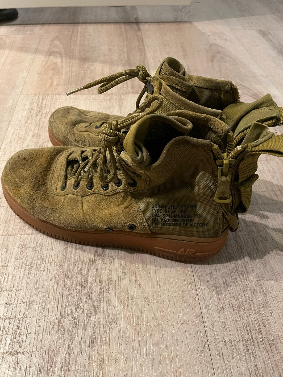 Nike SF Air Force 1 Mid “Desert Moss” in maat EU 42 / US 8.5, Ophalen of Verzenden, Gedragen, Overige kleuren, Sneakers of Gympen