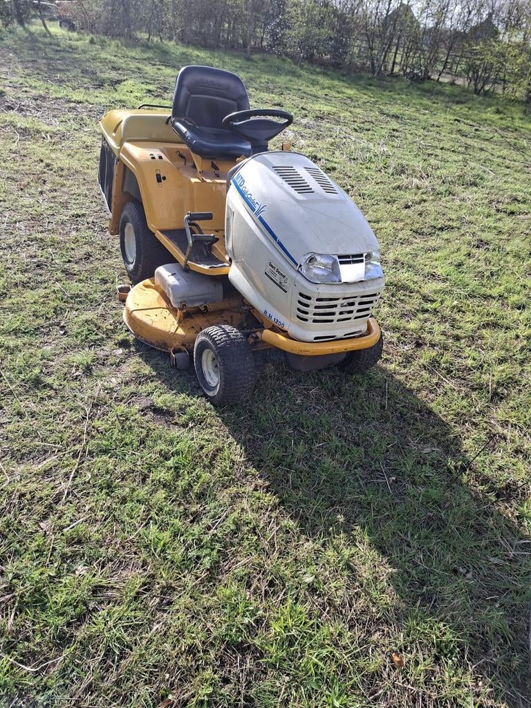 Goede Cub cadet met 2 cilinder briggs en Stratton intek, Tuin en Terras, Zitmaaiers, Ophalen, Gebruikt
