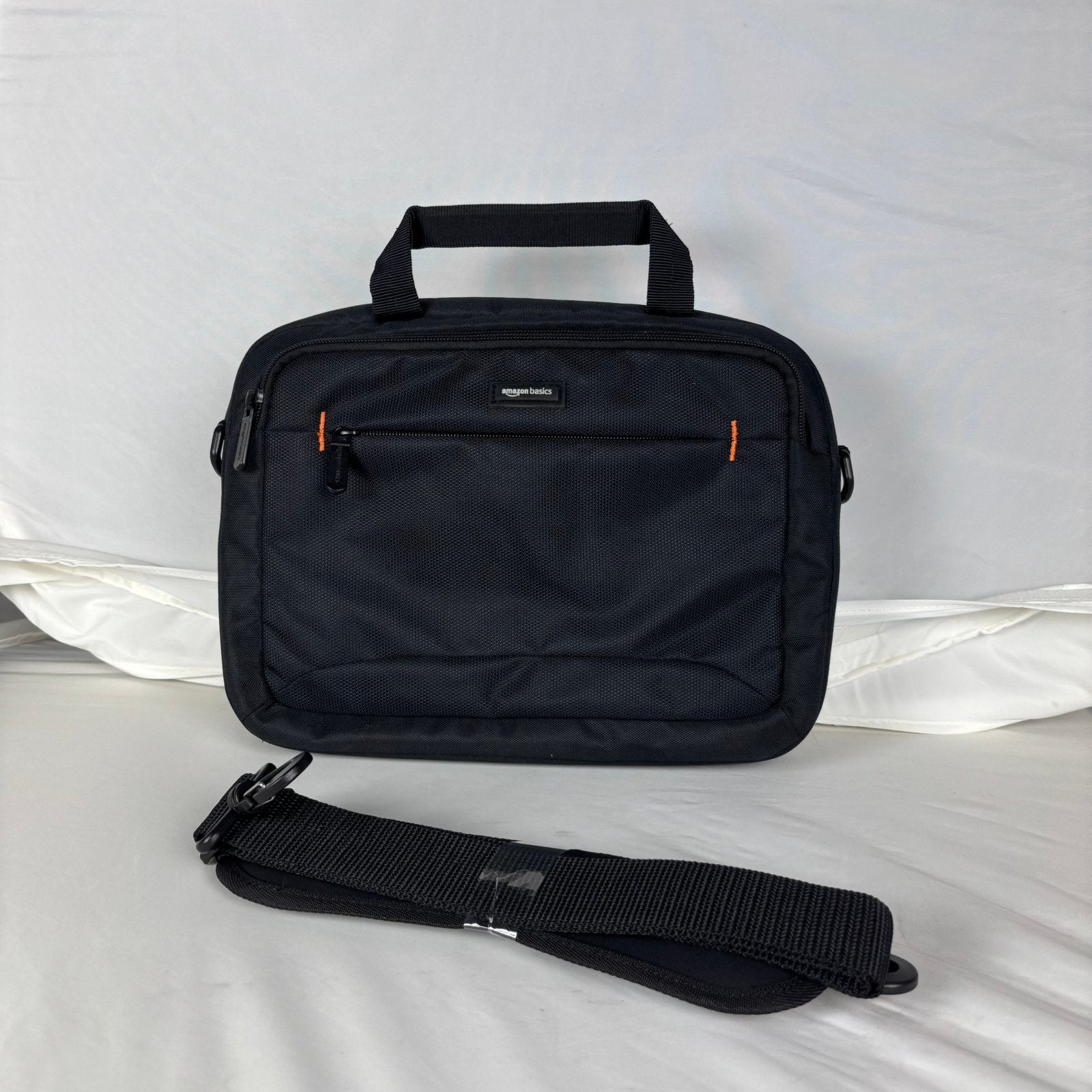 Amazon Basics Laptoptas 14.1 Inch Zwart + Schouderband, ., Nieuw, Ophalen of Verzenden, .