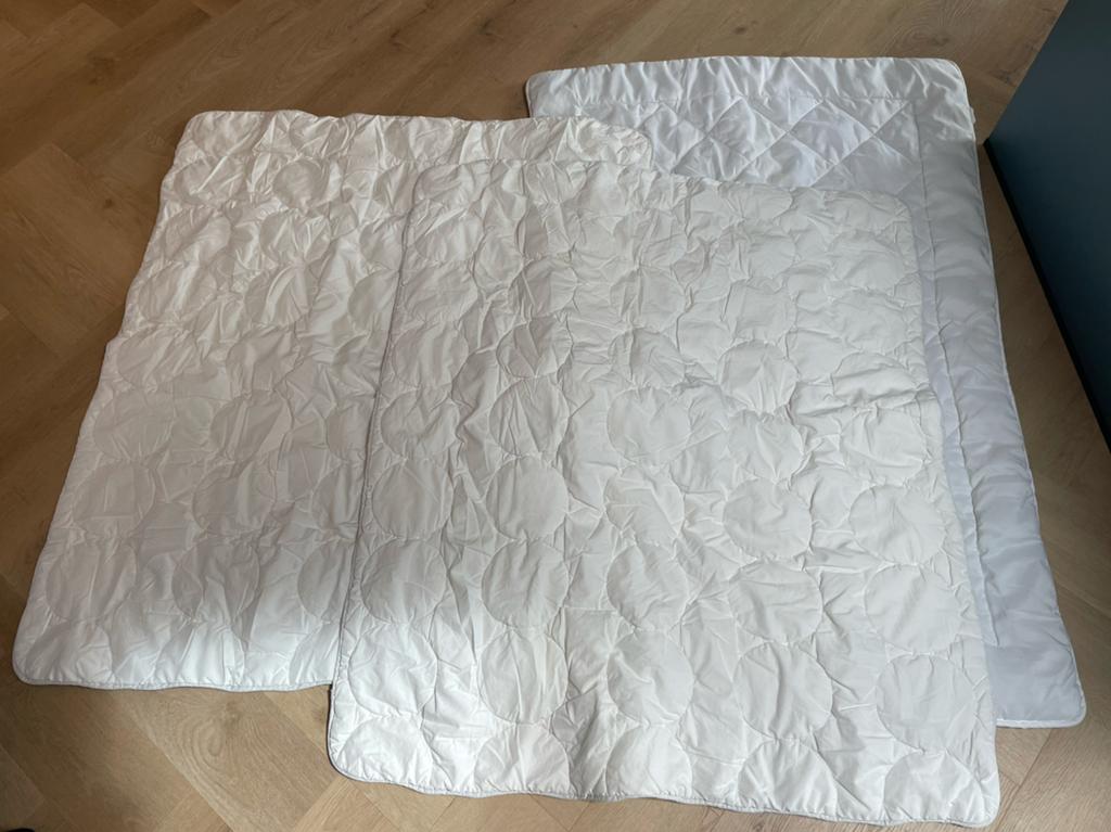 Ikea peuter dekbedden 2x incl 2 dekbedovertrekken en lakens, Ophalen, Zo goed als nieuw, 100 cm of meer, Deken