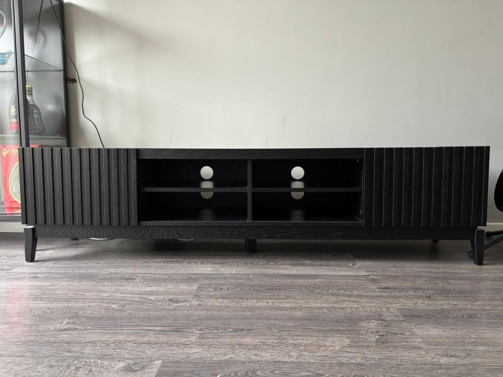fonQ Hide TV-meubel – Zwart – Modern & strak design, Huis en Inrichting, Ophalen, 150 tot 200 cm, Eikenhout, Nieuw