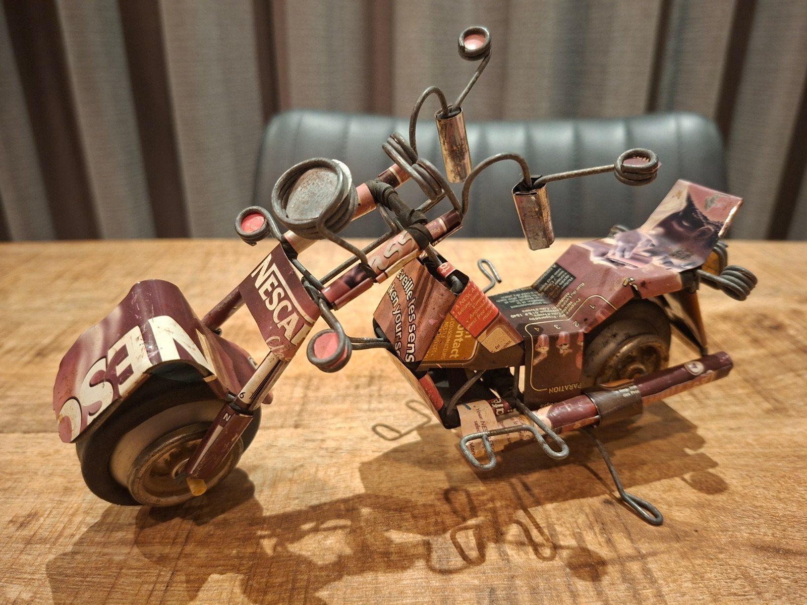 Unieke Handgemaakte Blikjeskunst  Fairtrade Motorfiets, Ophalen of Verzenden, Zo goed als nieuw, 1:9 t/m 1:12, Auto