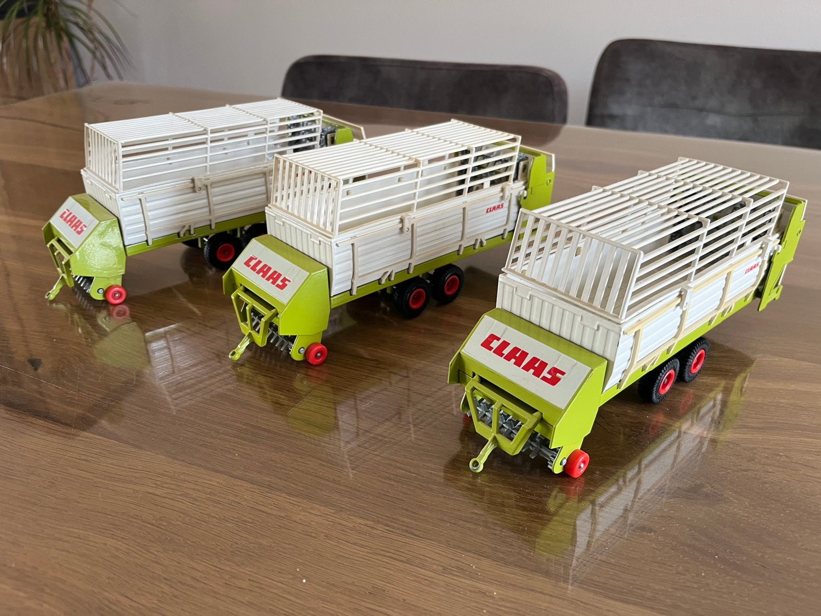 Drie Claas opraapwagens Siku, Ophalen of Verzenden, Zo goed als nieuw, Tractor of Landbouw, SIKU