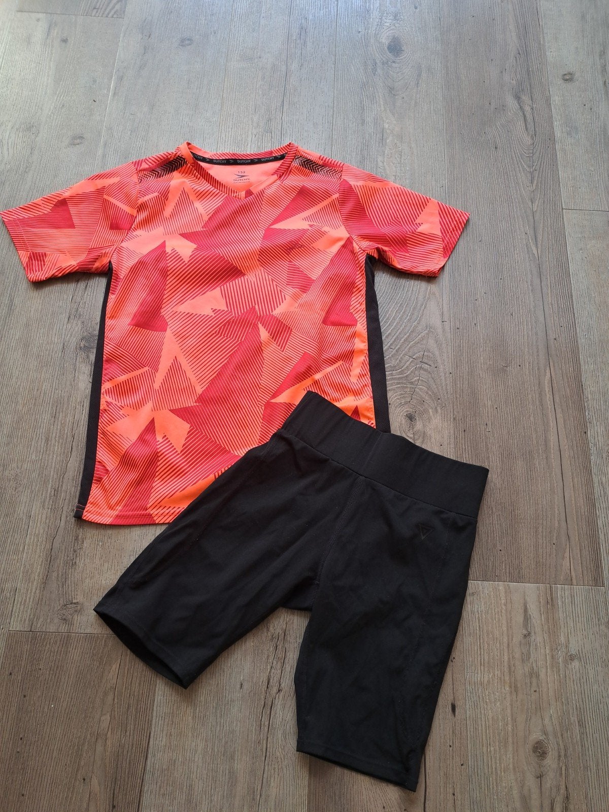 Sportsetje: Shirt en korte legging (maat 152), Gebruikt, Jongen of Meisje, Ophalen of Verzenden, Setje