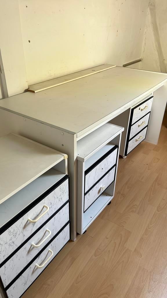 Bureau +3 bijzet kastjes, Gebruikt, 65 cm, Met lades, Spaanplaat of MDF