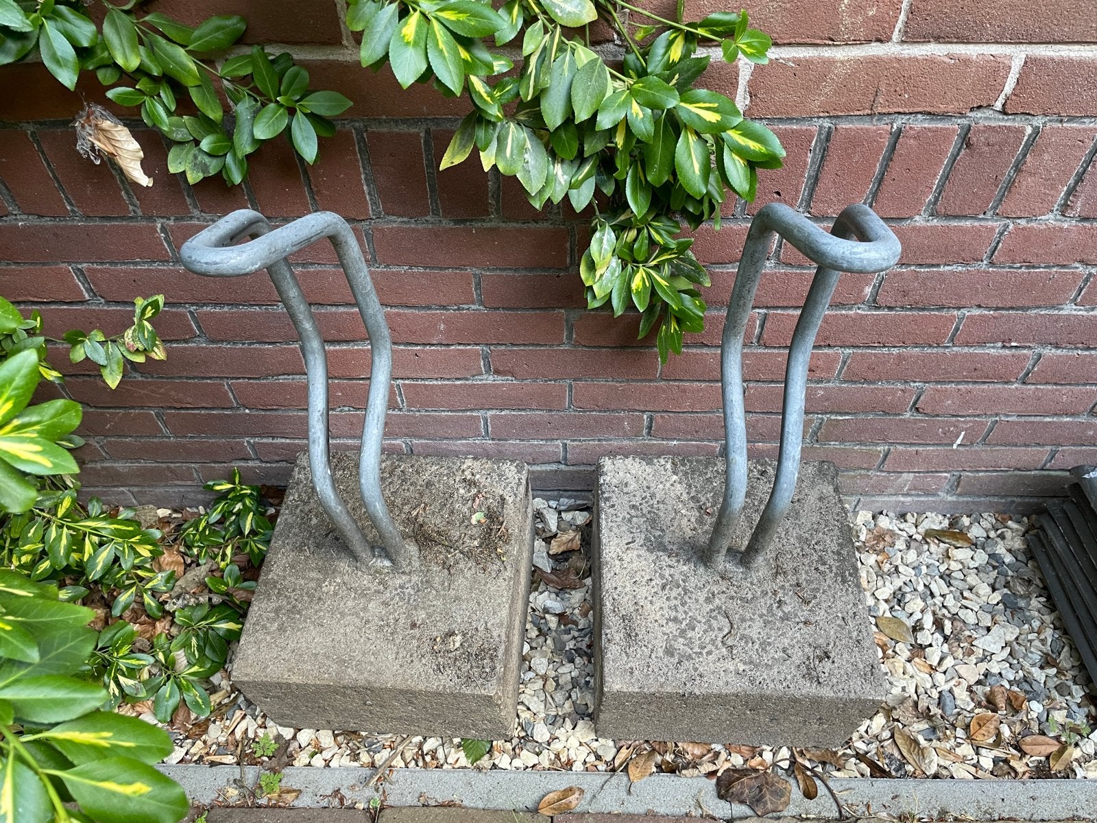 Fietsenrek met betonnen poer, Ophalen, Gebruikt