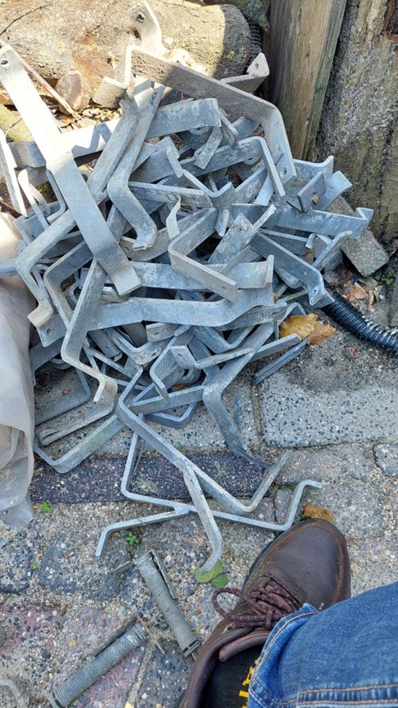45 gegalvaniseerde dakgootbeugels voor platte dakgoot 20cm, Doe-het-zelf en Verbouw, Ophalen, Gebruikt, Overige typen, Metaal