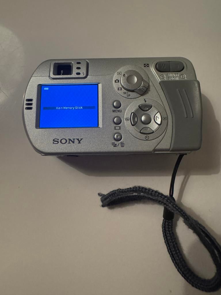 Sony Cybershot DSC-P32 Digitale Camera - 3.2 Megapixel, Gebruikt, Compact, Ophalen of Verzenden, Sony