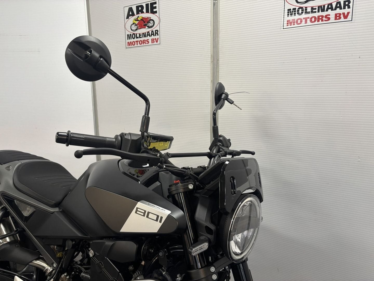 Husqvarna SVARTPILEN 801 (bj 2025), Motoren, Motoren | Husqvarna, 2 cilinders, Bedrijf, Onbekend, Meer dan 35 kW