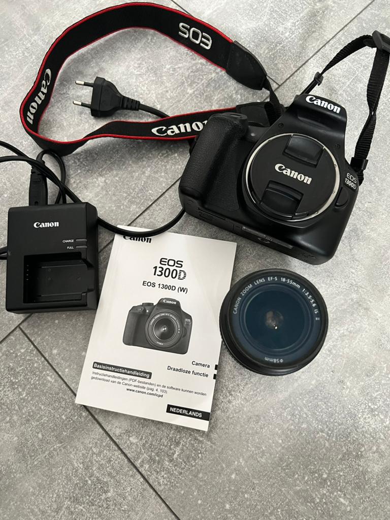 Canon EOS 1300D spiegelreflexcamera met lens en bescherming, Ophalen, Spiegelreflex, Canon, Zo goed als nieuw