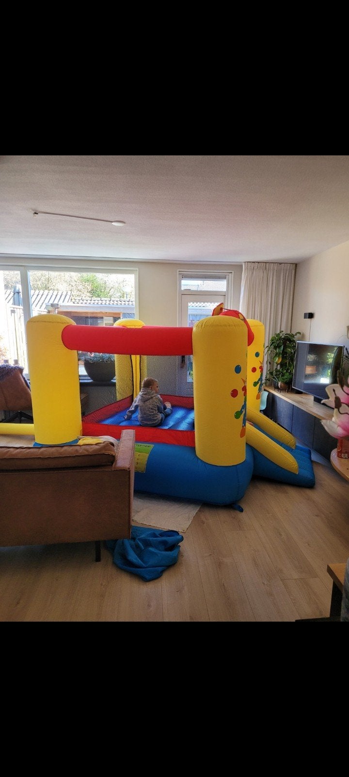 Vrolijk springkasteel met clown thema en basketbalring, Ophalen of Verzenden, Zo goed als nieuw
