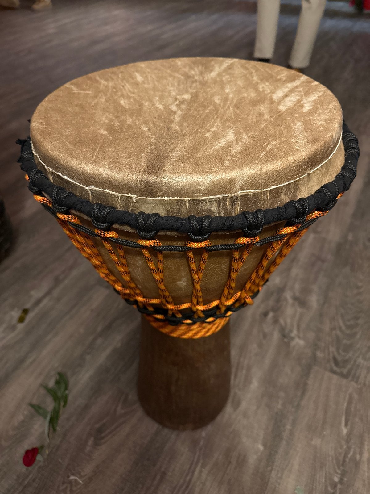 Mooie Djembe - Handgemaakt met Oranje en Zwart Touw, Ophalen of Verzenden, Zo goed als nieuw, Overige merken