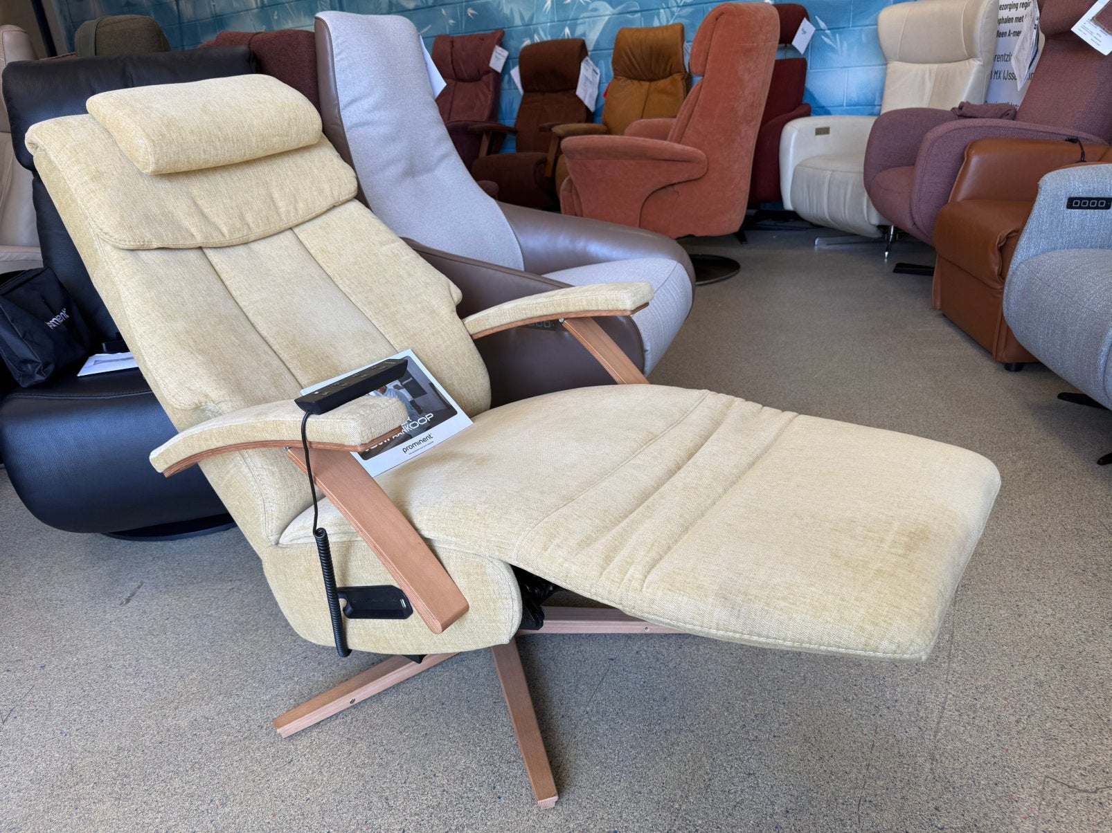 Luxe Prominent sta op stoel relax fauteuil gratis bezorging, Ophalen of Verzenden, Nieuw, Stof, Ruim 100 fauteuils van Top merken