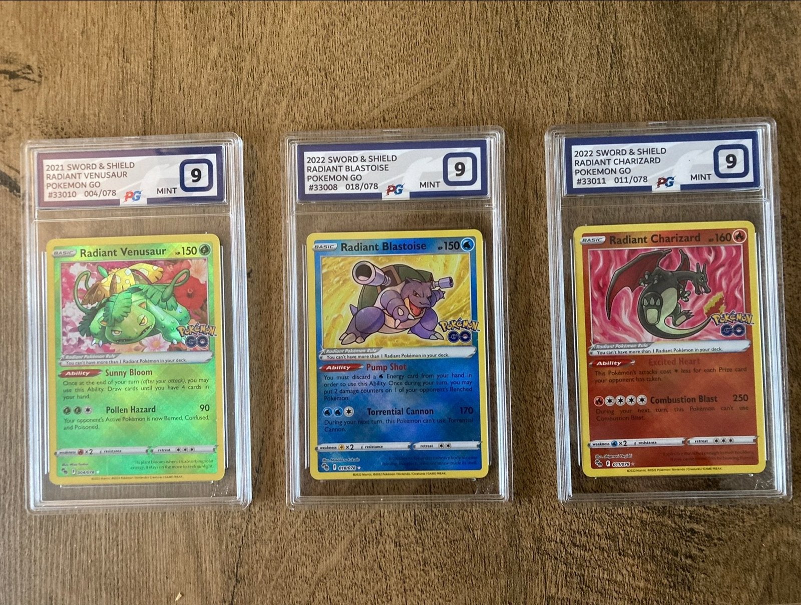 Pokémon Go Radiant Trio: Charizard, Blastoise, Venusaur PG 9, Hobby en Vrije tijd, Ophalen of Verzenden, Zo goed als nieuw, Meerdere kaarten