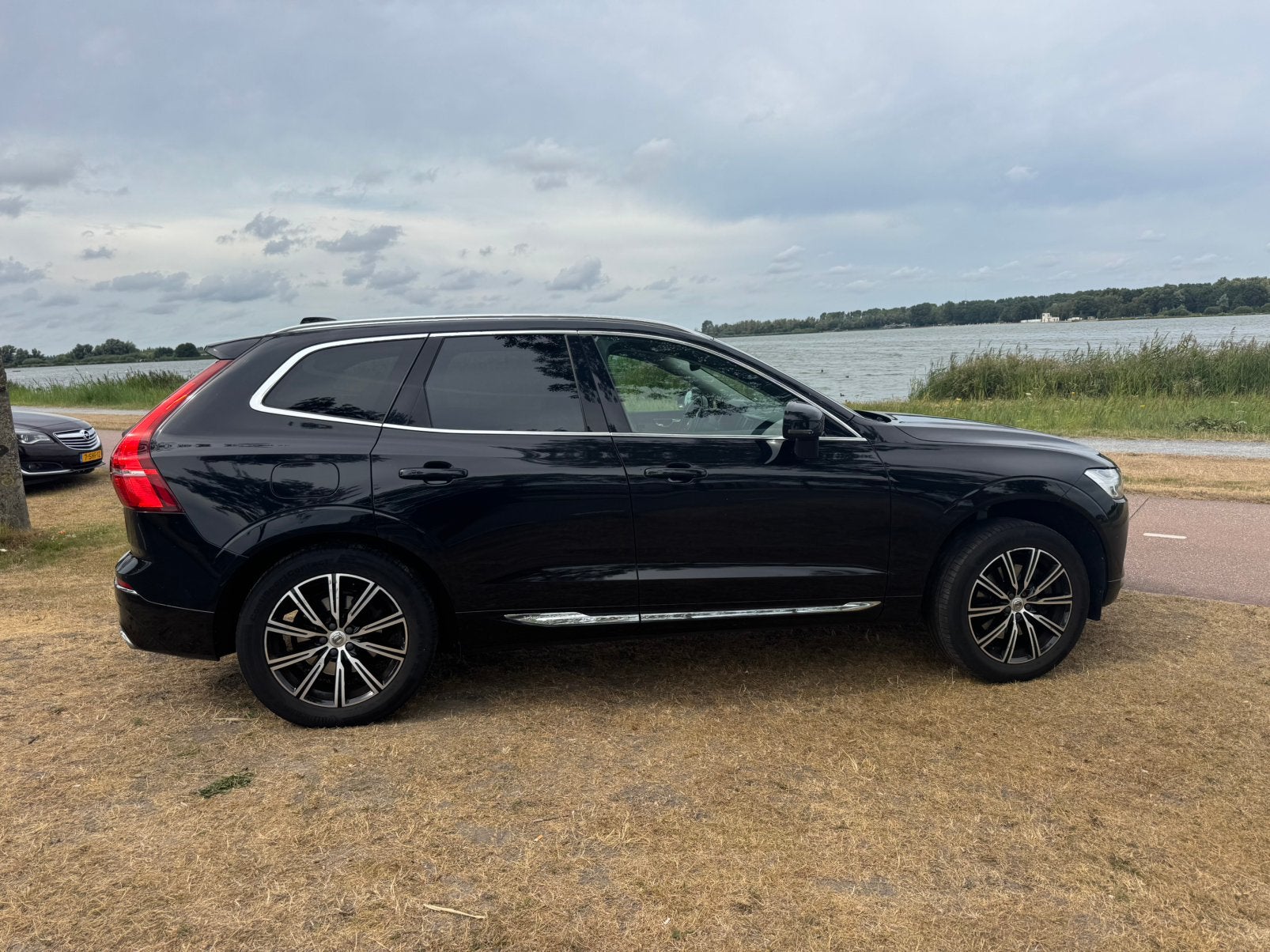Volvo XC60 T5 250pk Geartronic 2019 Zwart, 4 cilinders, 1969 cc, Zwart, 14 km/l