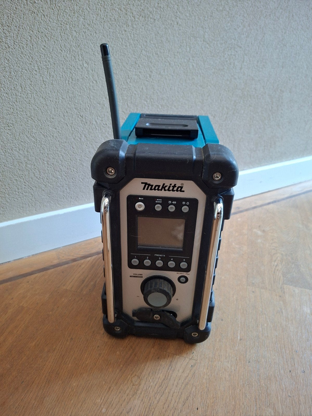 Makita DMR102 Bouwradio - Robuust en Betrouwbaar, Audio, Tv en Foto, Ophalen of Verzenden, Gebruikt, Bouwradio