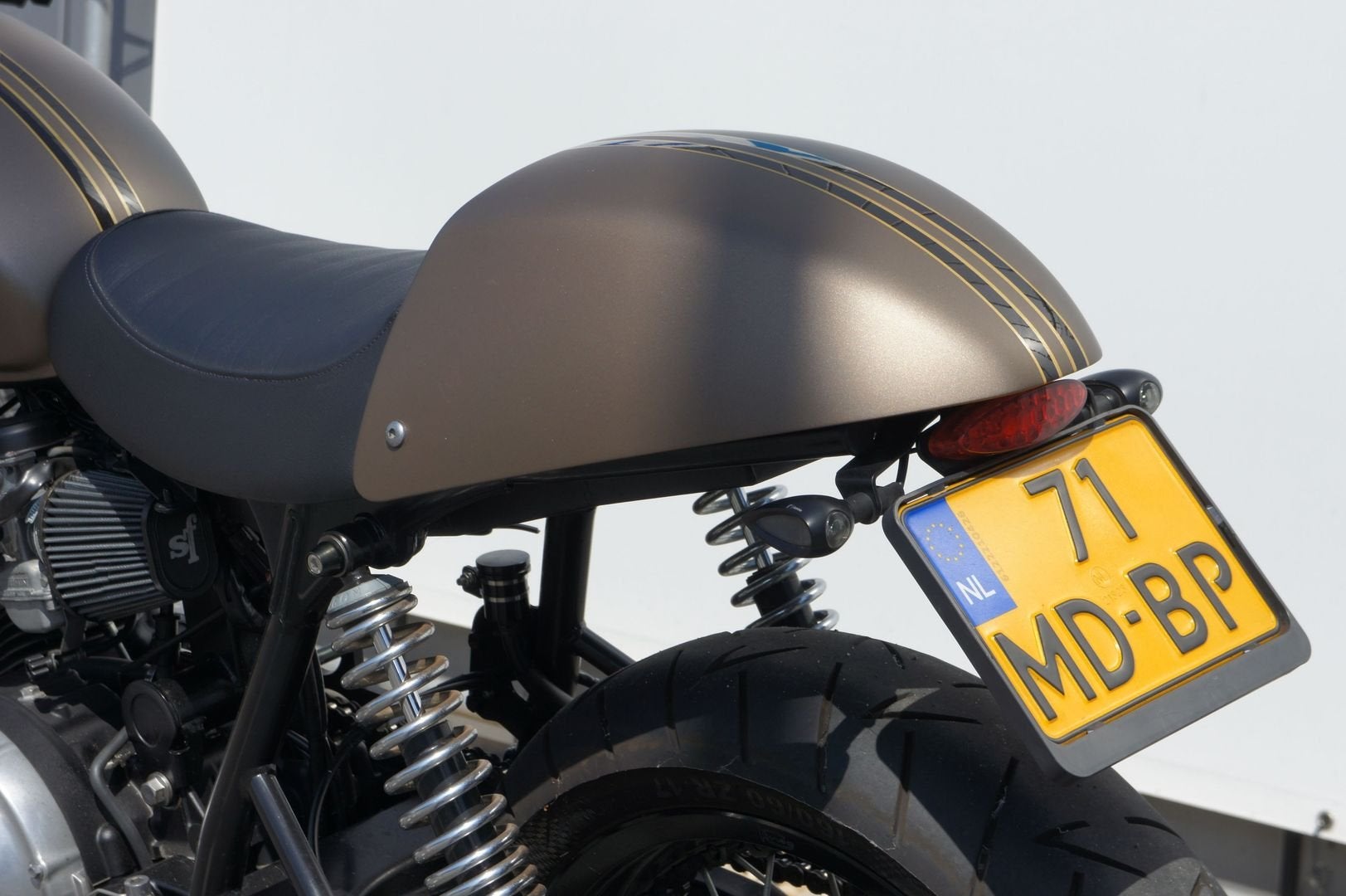 TRIUMPH THRUXTON 900 CUSTOM CAFE RACER, 2 cilinders, Motorrijbewijs A, Bedrijf, Onbekend