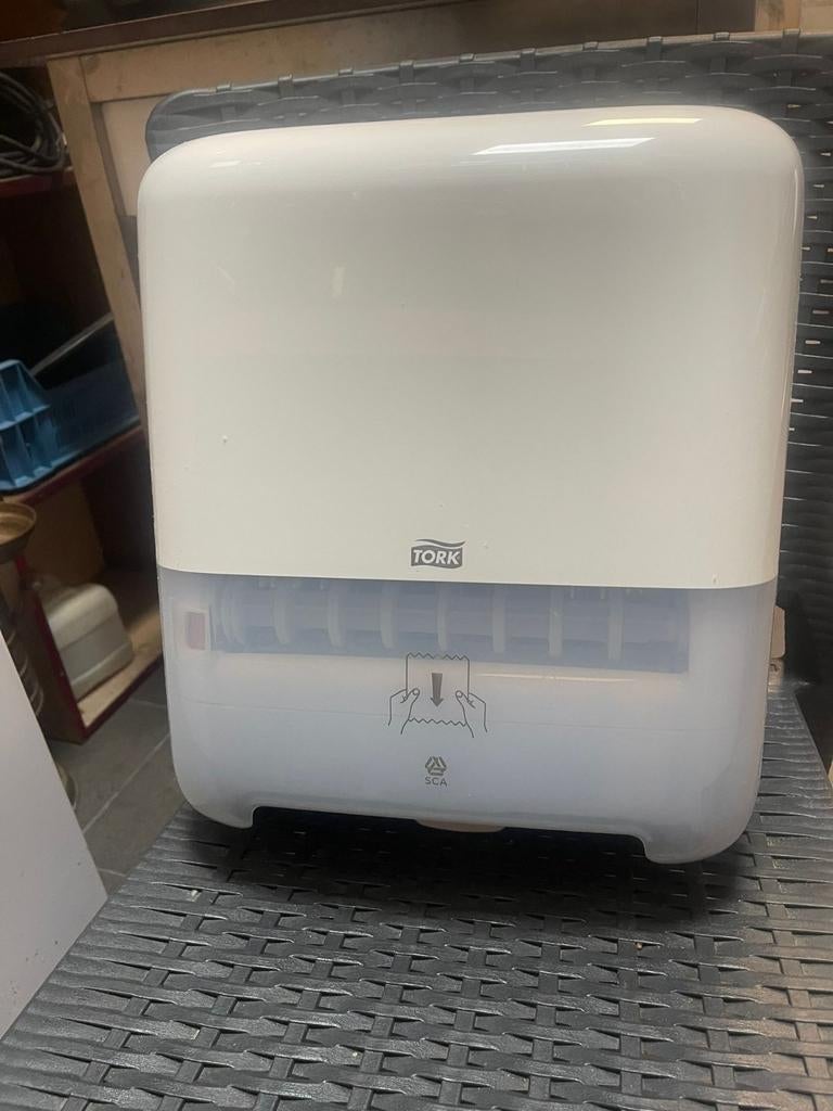 Tork handdoekdispenser - Wit, Compact en Hygiënisch, Ophalen of Verzenden