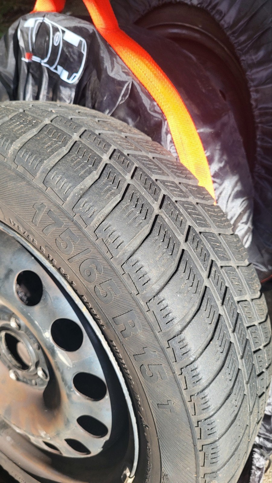 Set van 4 winterbanden met stalen velgen 175/65 R15, Ophalen, Gebruikt