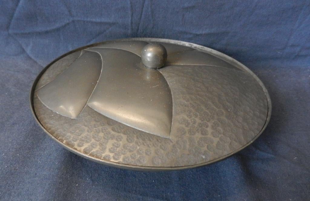 Lage ronde tinnen dekseldoos Art Deco Frans? diam. 17,2 cm., Ophalen of Verzenden