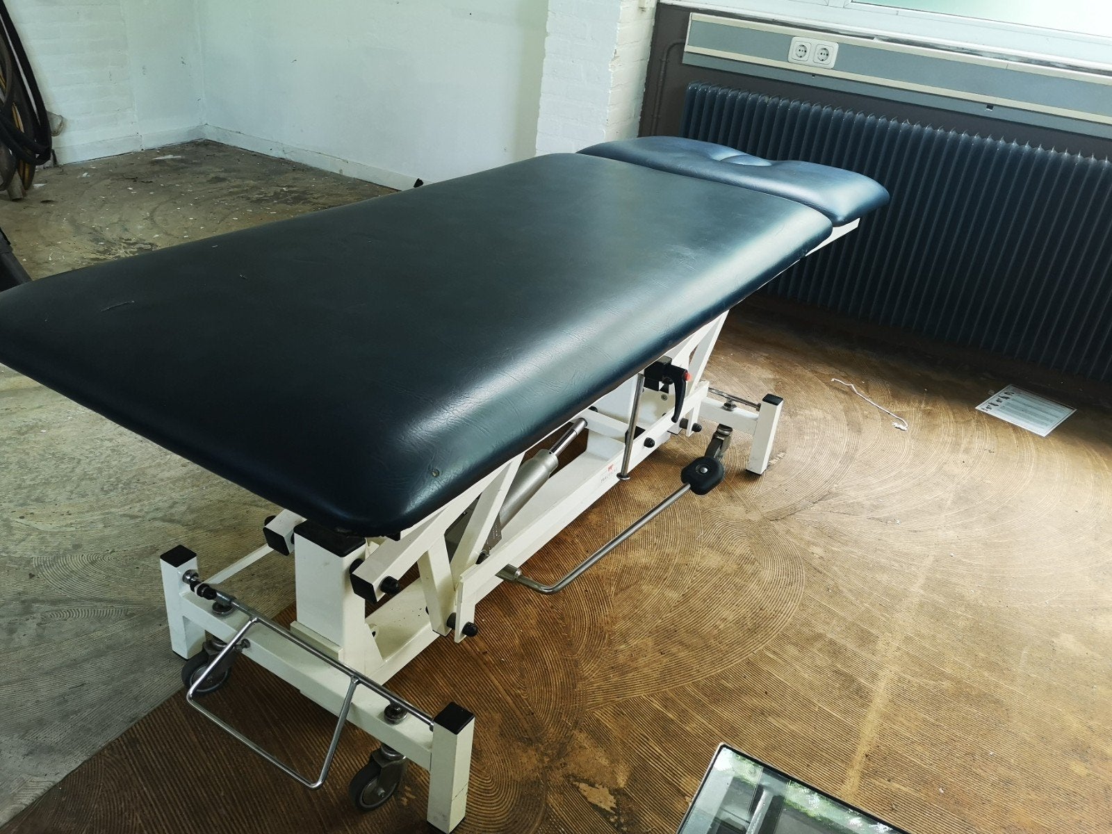 Hydraulische massagetafel, Ophalen, Gebruikt, Massagetafel