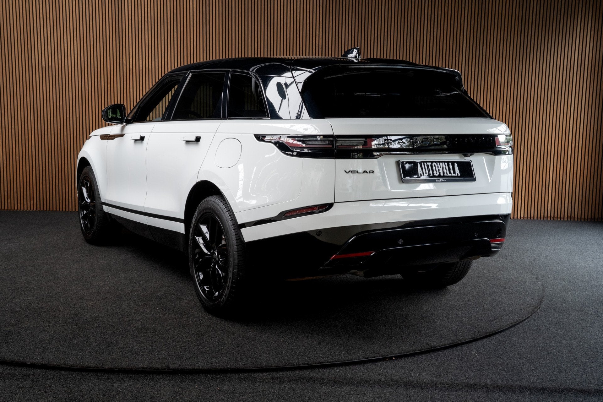 Land Rover Range Rover Velar 2.0 P400 e AWD Dynamic SE PHEV, Auto's, Automaat, Dealer onderhouden, Gebruikt, Zwart