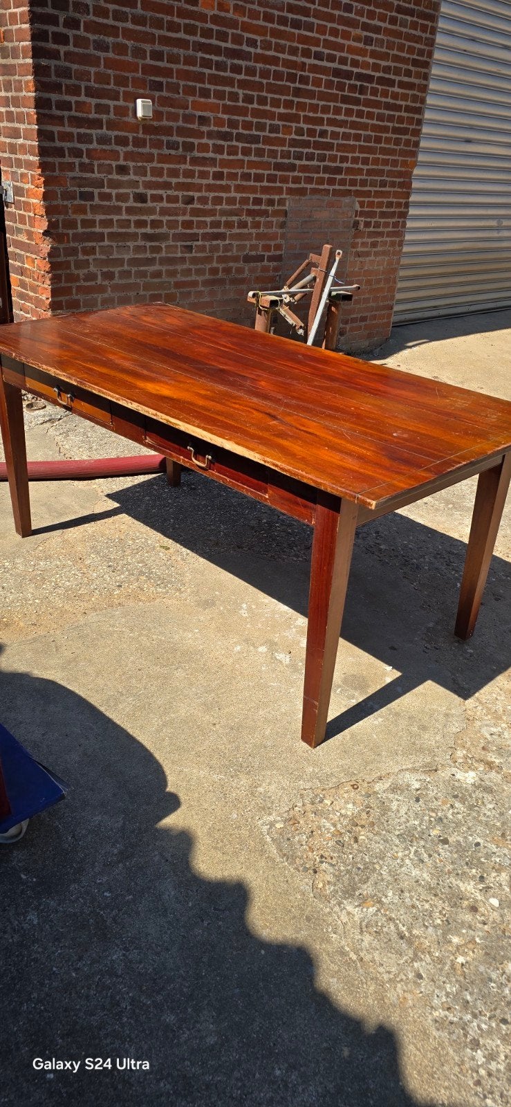 Massief houten tafel uit Indonesië met twee lades, Antiek en Kunst, Ophalen of Verzenden