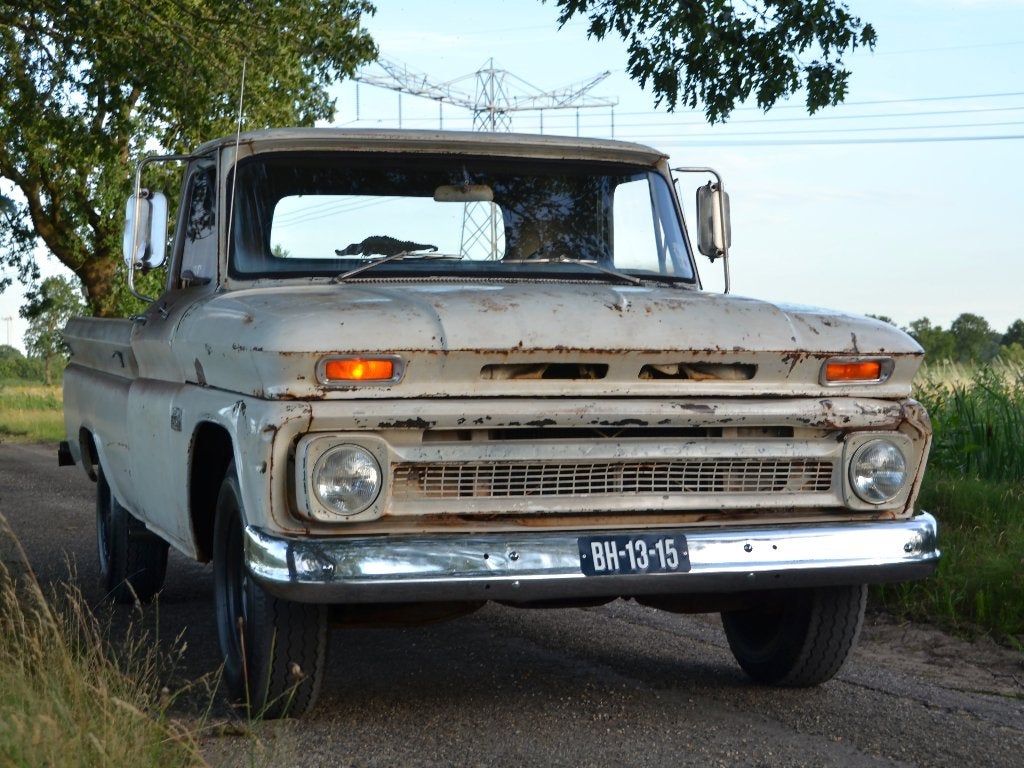 Chevrolet C20 Fleetside V8 Patina 1966 - NL Kenteken, Auto's, Oldtimers, Achterwielaandrijving, Chevrolet, 160 pk, Wit