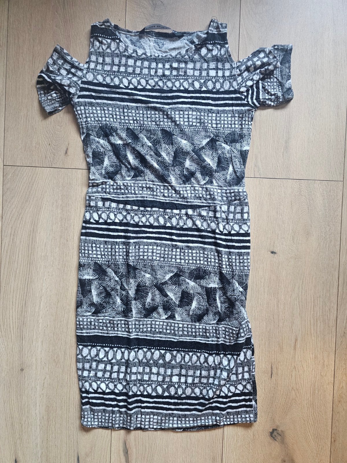 Crème de la Crème jurk met open schouders, maat S, Zwart, Crème de la Crème, Ophalen of Verzenden, Knielengte