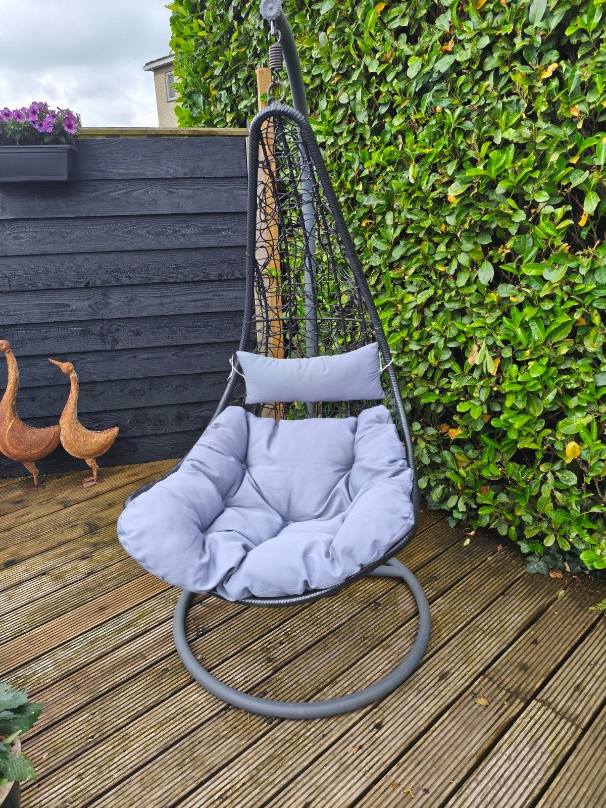 Comfortabele hangstoel met standaard en kussen, Tuin en Terras, Ophalen, Gebruikt, Metaal