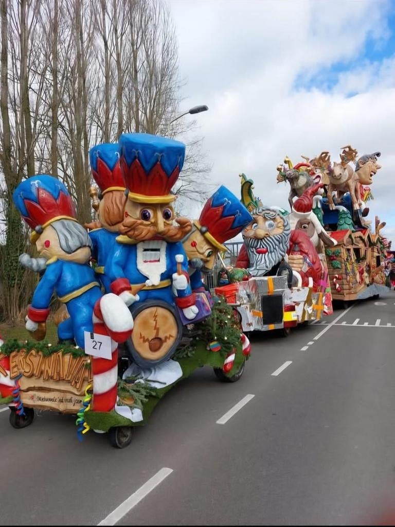 Polyester Carnavalswagen/Onderdelen Te Koop, Ophalen, Zo goed als nieuw, Feestartikel, Carnaval