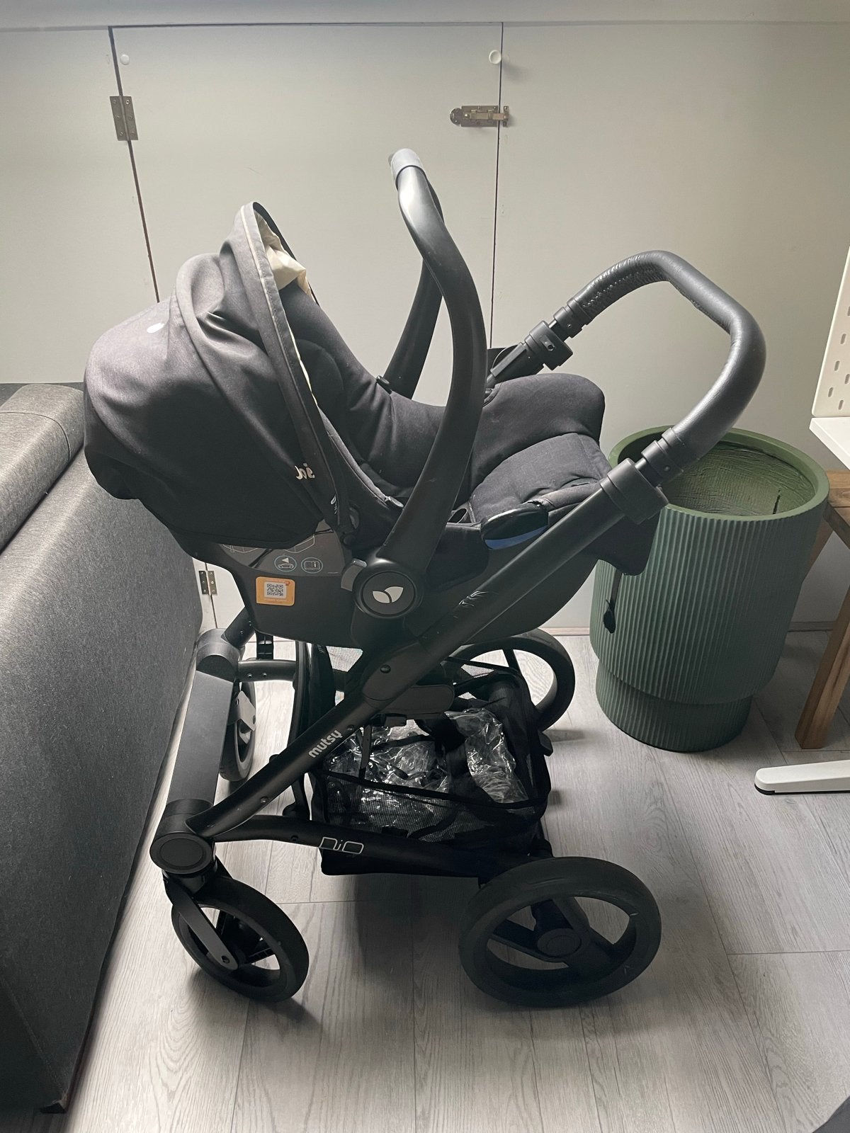 Mutsy Nio Combiwagen met autostoeltje en reiswieg, Kinderen en Baby's, Ophalen, Zo goed als nieuw, Combiwagen, Mutsy